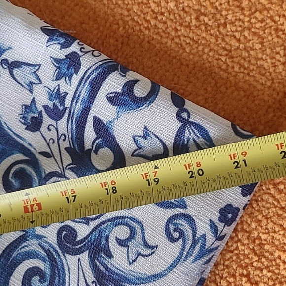 2 Accent Pillow covers - Picture 4 of 4